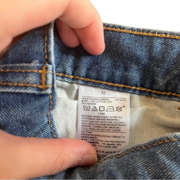 Girls Cuffed Denim Old Navy Shorts - Picture 4 of 4